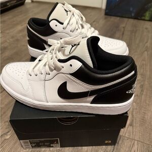 Men Jordan 1 Low 9.5M New